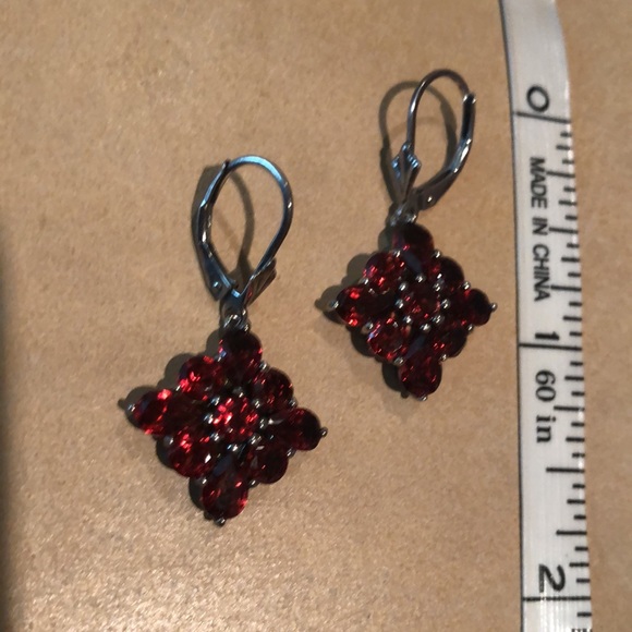 AUTHENTIC DEEP GARNET DANGLE - Picture 3 of 14